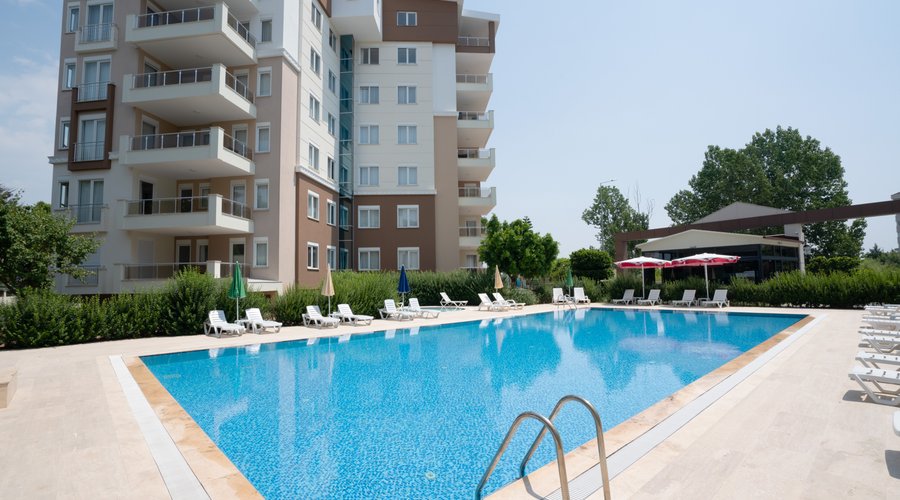 swimming  pool 