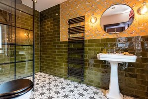 Room & Suite