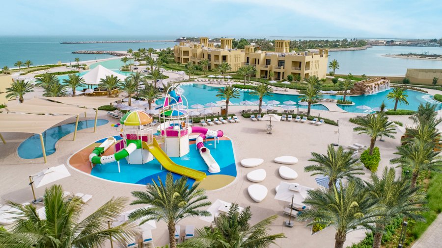 4 Beachfront-View Pools