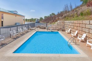 Pool & Beach