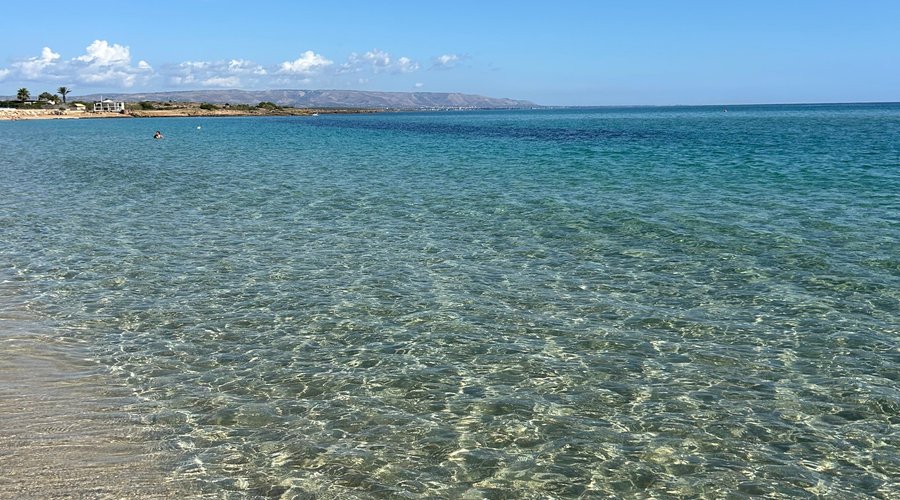 Spiaggia a 30 minuti dal hotel.