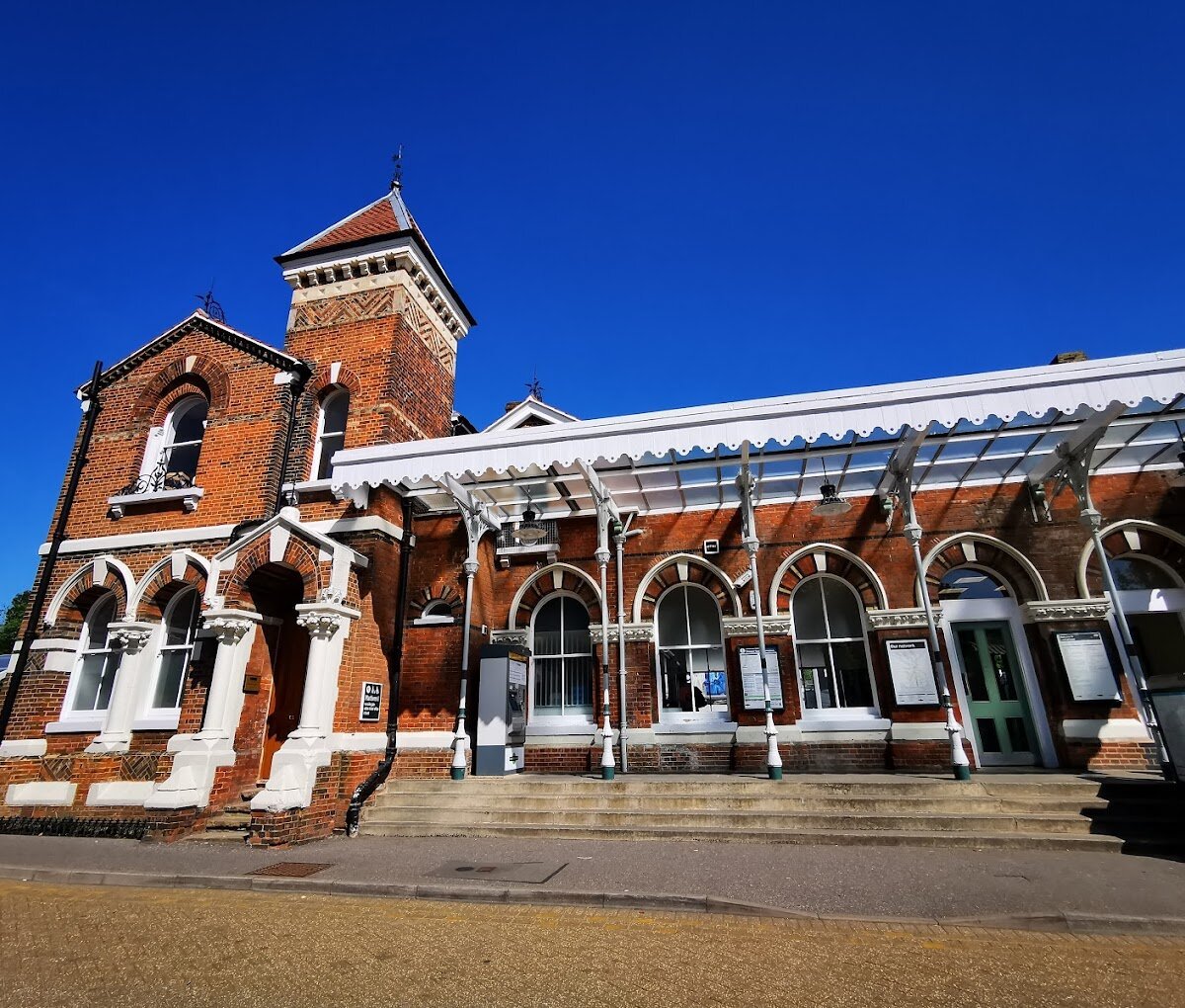 LEATHERHEAD STATION: Tutto quello che c'è da sapere (2025)