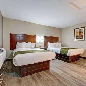 Guest room with double bed(s)