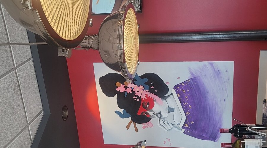 Sekushi roll and photos of the inviting interior