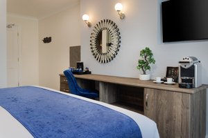 Room & Suite