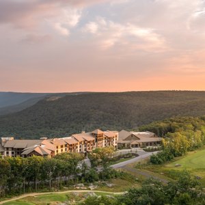 Cloudland at McLemore Resort, Curio Collection by Hilton