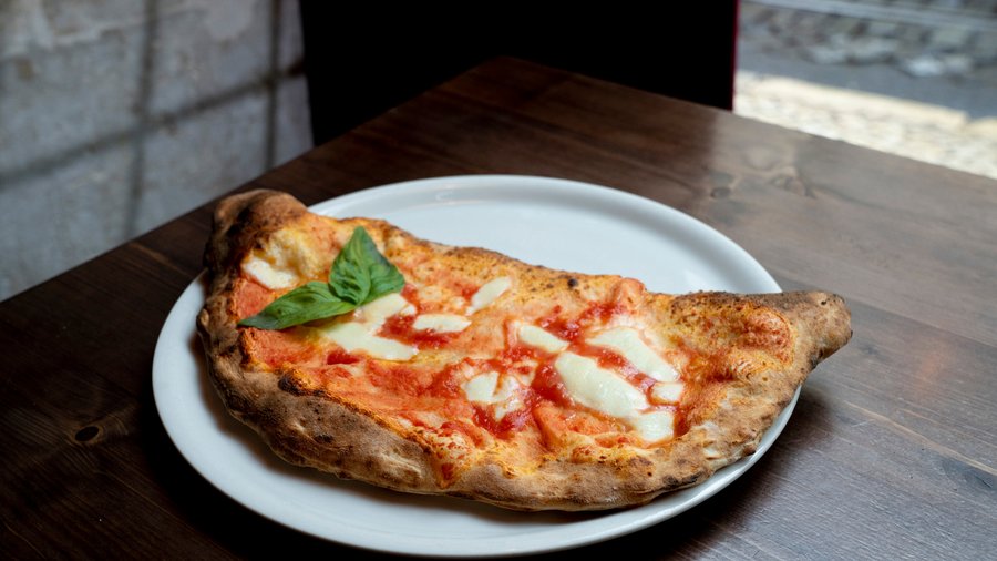 Calzone Napoletano