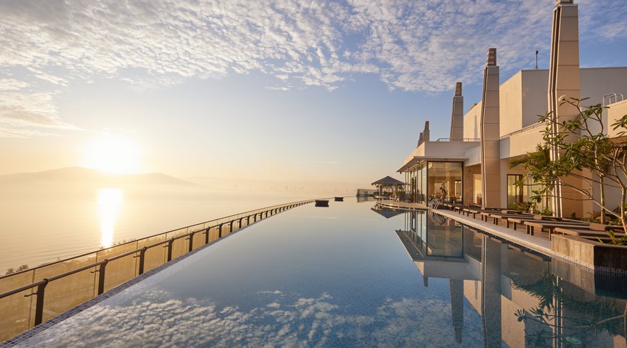 Infinity pool