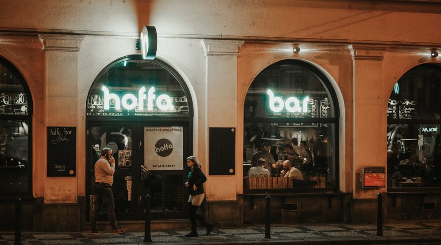 Hoffa Bar zvenku