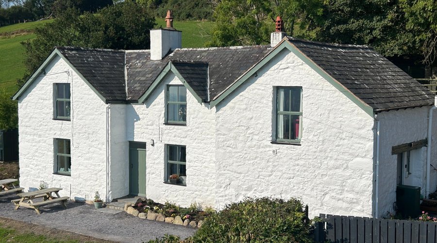 Rhiw Farmhouse 