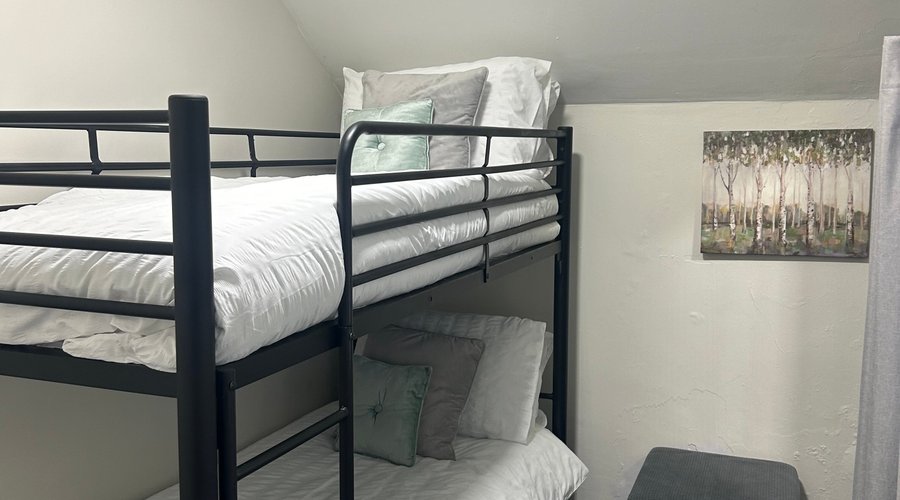 bedroom sleeps 2