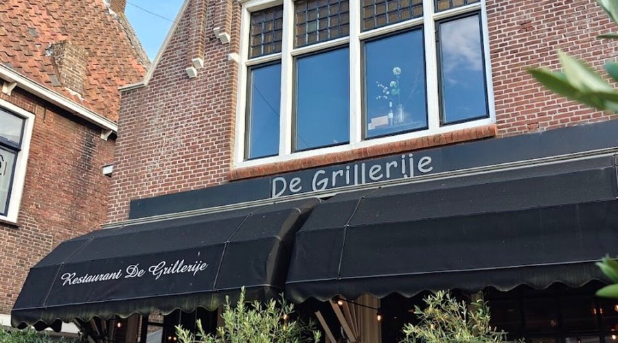 Klein restaurant met uitgebreide menukaart
