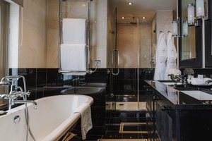 Room & Suite