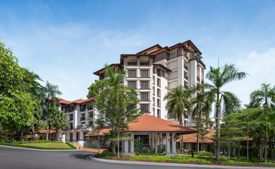 Palm Garden Hotel Putrajaya, a Marriott Bonvoy hotel, located in IOI Resort City, near Malaysia's largest mall, Palm Garden Golf Club, and prime residential areas, the hotel is just 5 minutes from Putrajaya, 30 minutes from Kuala Lumpur, and 35 minutes from KLIA, with easy access to major highways.