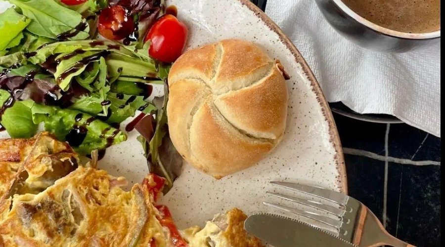 Omelette (breakfast menu)