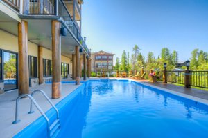 Pool & Beach