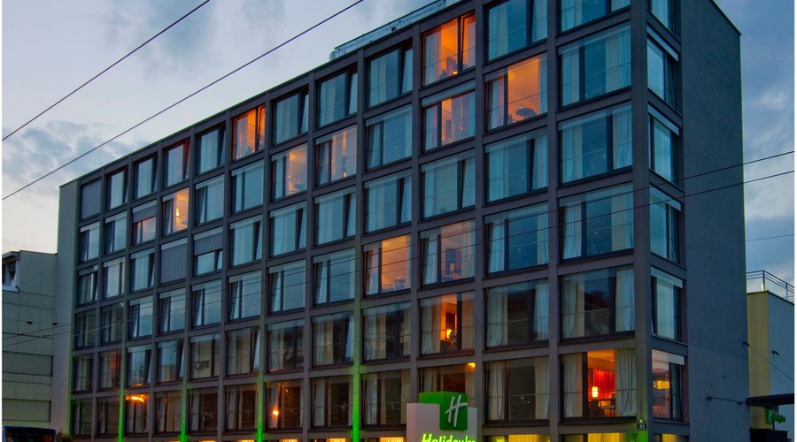 The Holiday Inn Salzburg City at night.