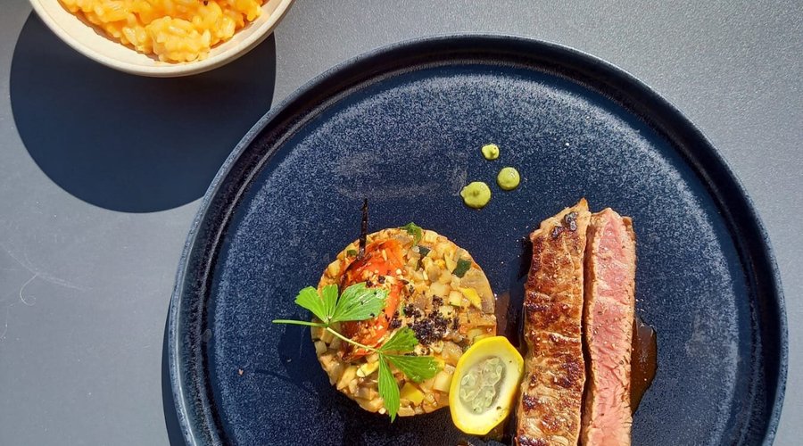 Plat du menu "Retour du marché" Disponible les midis, du mardi au vendredi.   Entrée + Plat = 24€ Plat + dessert = 24€ Menu complet = 28€  Reservation au 03 89 27 06 10