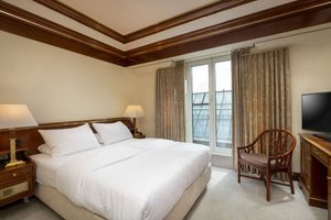 Room & Suite