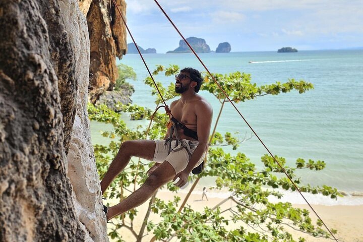 Rock Climbing at Railay Beach (Krabi Rock Climbing Course KKday)