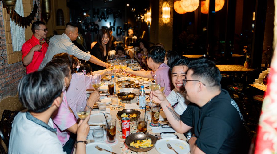 Where U’d be served the most surprising fusion dishes ever in town. Let’s treat ur belove our recipes’ fascinated stories, from asia to the whole world. Nơi bạn và người thân yêu trải nghiệm các món ăn quen thuộc mà độc đáo, khó mà có cái thứ 2 ở Saigon!