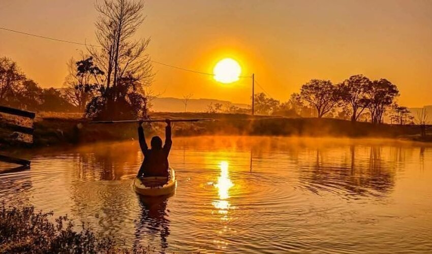 Nascer do sol no lago