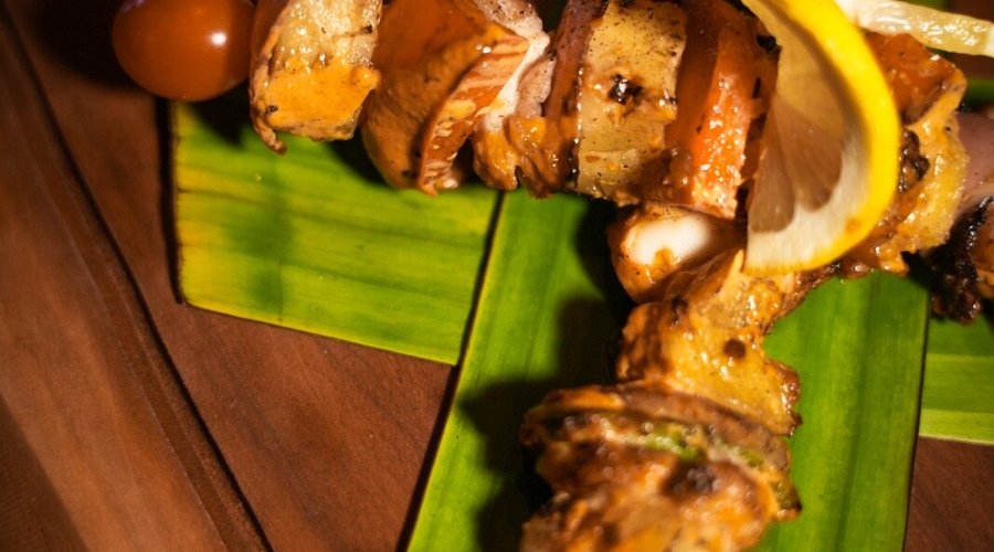 Brochetas de mariscos 