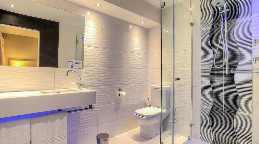 Standard Luxury Bathroom