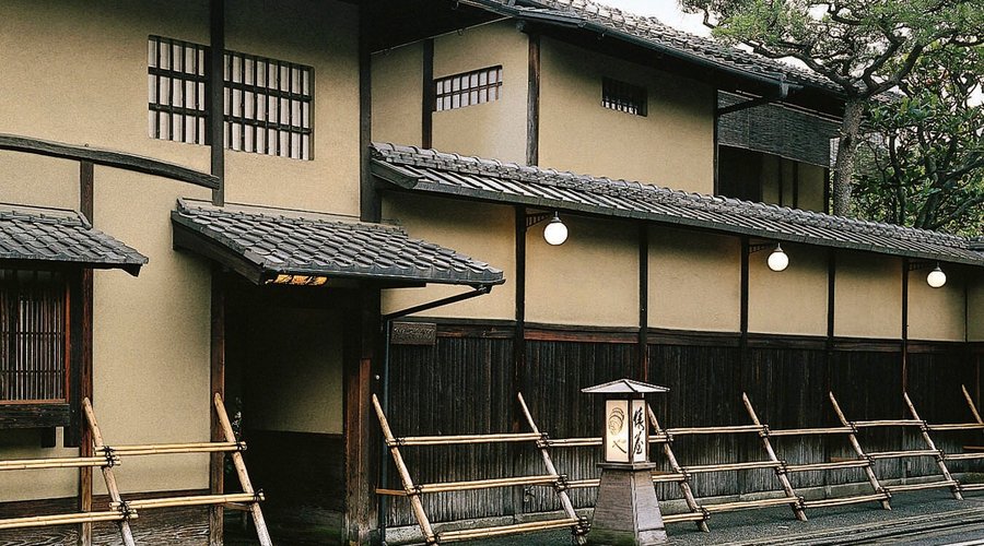 確かな伝統と、美を極めた新しい洗練。一流のもてなしに和み、至福の時が流れる京都の迎賓館。