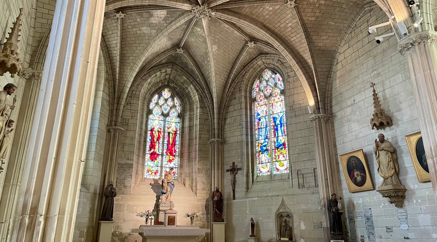 Saint Florentin Church is a small, Gothic church close to the main square and the Royal Castle. Built in the 1400s and consecrated in 1484, it was constructed upon the special orders of Louis XI. 
