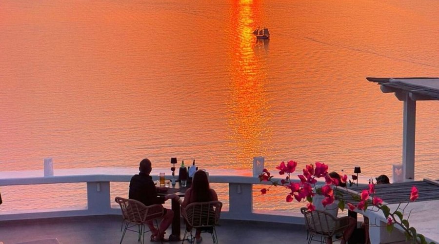 sunset santorini athermi suites 