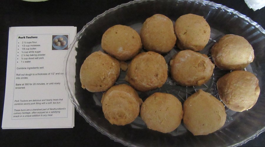 pork toutons (pork buns)
