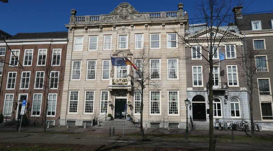 The Hague, House Schuylenburch (1716) at Lange Vijverberg 8 along Hofvijver