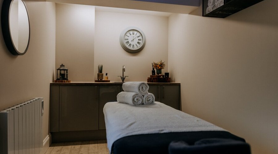 Unwind with our relaxing treatments designed to rejuvenate your mind and body. Experience tranquility in our serene treatment spaces, where our skilled therapist provides a range of services to enhance your stay.