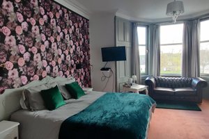Room & Suite