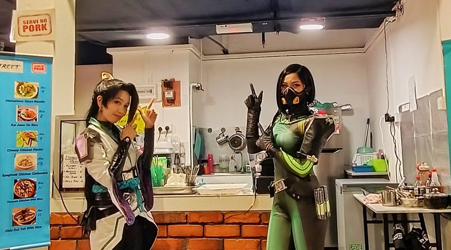 Cosplay visitors 