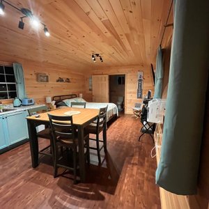 My husband and I truly enjoyed this cozy stay. The details were amazing. It is cozy, comfortable, and the hosts very kind!