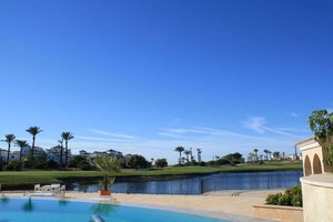 Pool & Beach