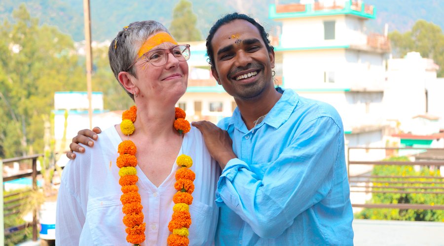 Satya yoga Ashram Rishikesh. École de formation de professeur de yoga traditionnelle et authentique (YTT) pour 200 heures, 300 heures et 500 heures de formation de professeur de yoga.
