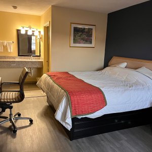 Departure day, bed was made nicer when we arrived. 