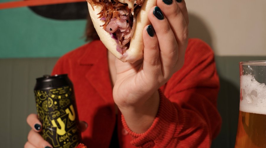How much happiness fits into two hands? As much as a bao bun and a yuzu beer!