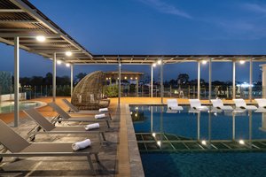 Pool & Beach