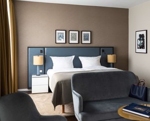 Room & Suite