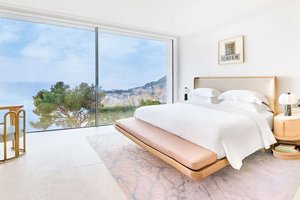 Room & Suite