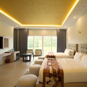 Families looking for a little more space on their next vacation will love our Marchioness Suites. Ranging from 49-55 square meters, these suites provide a magnificent view of the outdoors and can accommodate up to 4 guests. The extra space is perfect for families with young children or for those who simply want a little more room to spread out. 