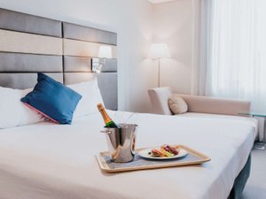 Room & Suite