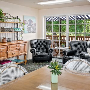 Breakfast Room 