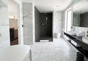 Room & Suite