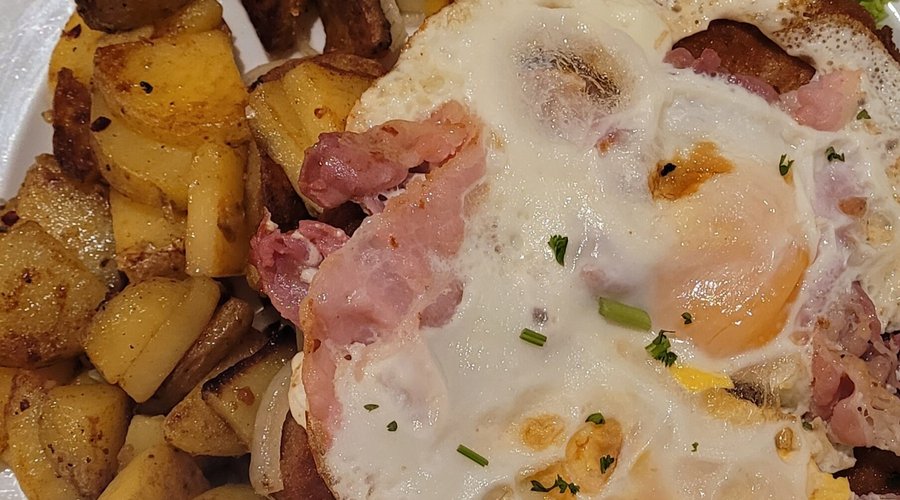Patate e Uova Fritte (Fried Potatoes and Eggs)