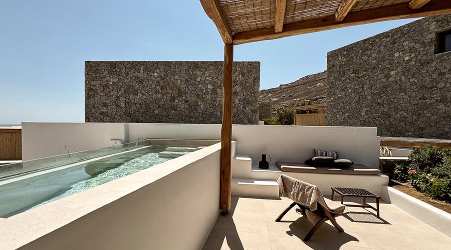 Design Partial Sea View Suite Upper Floor With Plunge Pool